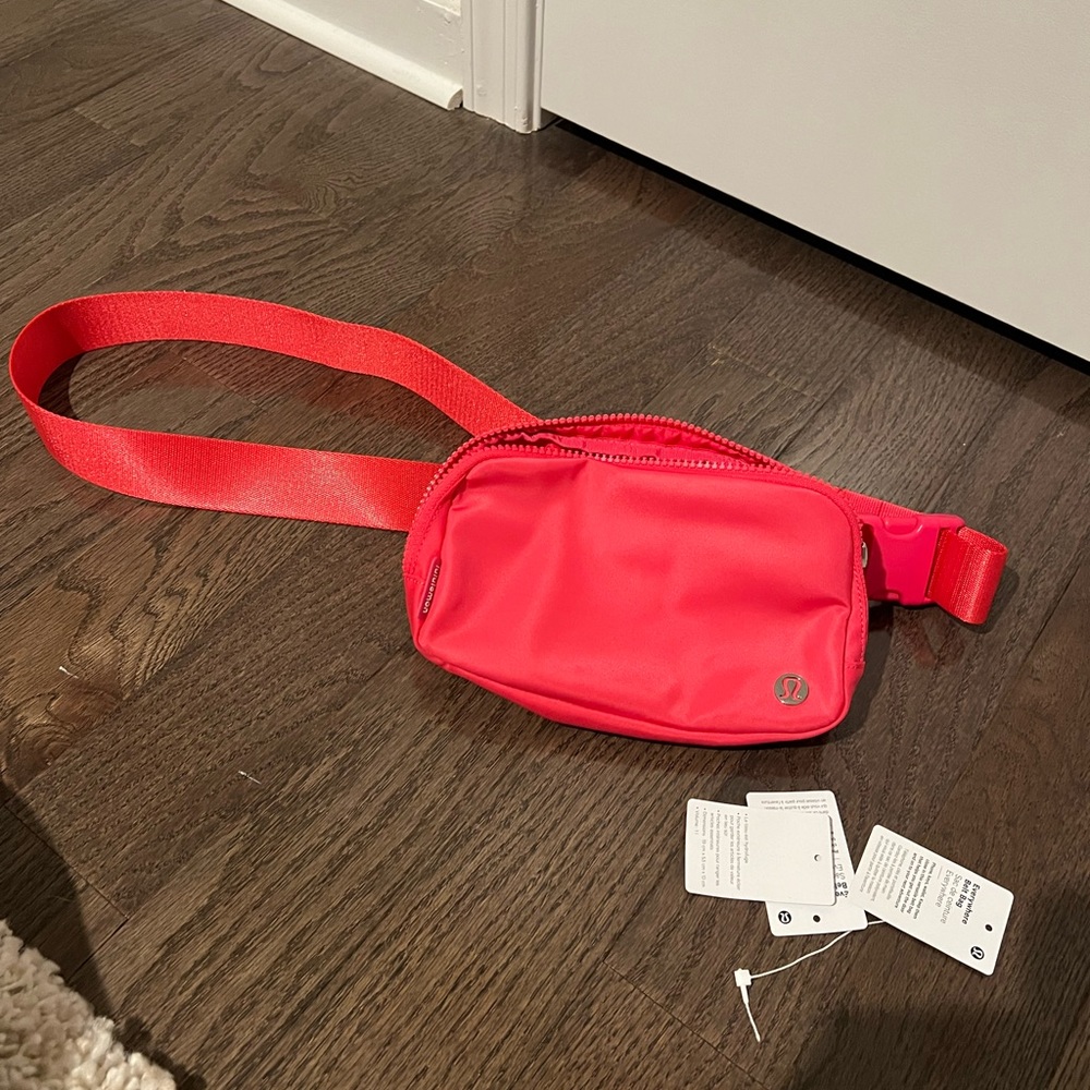 Lululemon everyday belt bag lip gloss nwot